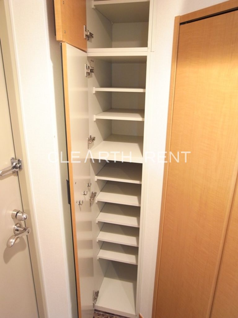 パレステュディオ西新宿2階 トール型下足入れ