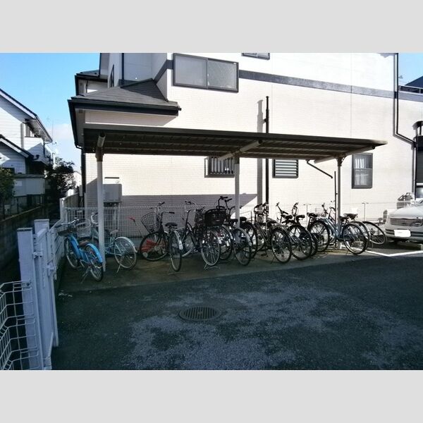 スリーゼハイツ 駐輪場