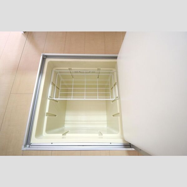 アムール花崎103号室 床下収納