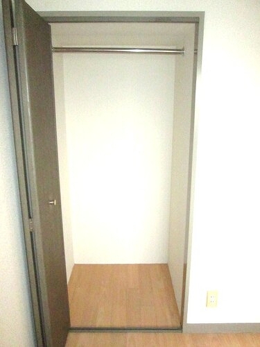 ライオンズマンション大泉学園第３ クロゼット（洋室：約４．０畳※前回募集時撮影2023年3月