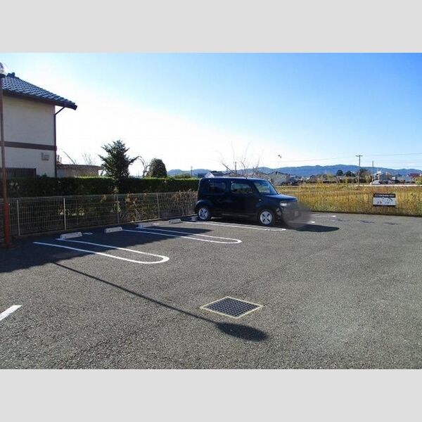 ラ・メール 駐車場