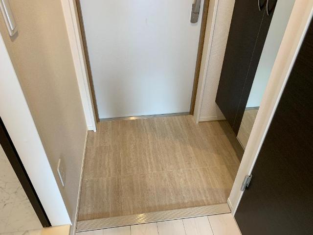 グランチェスタ302号室 玄関（イメージ）