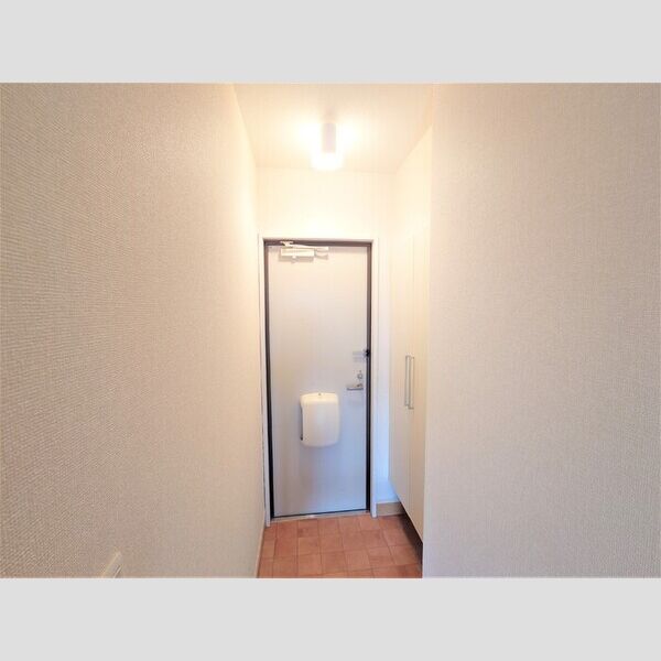 ヴィラージュ106号室 玄関