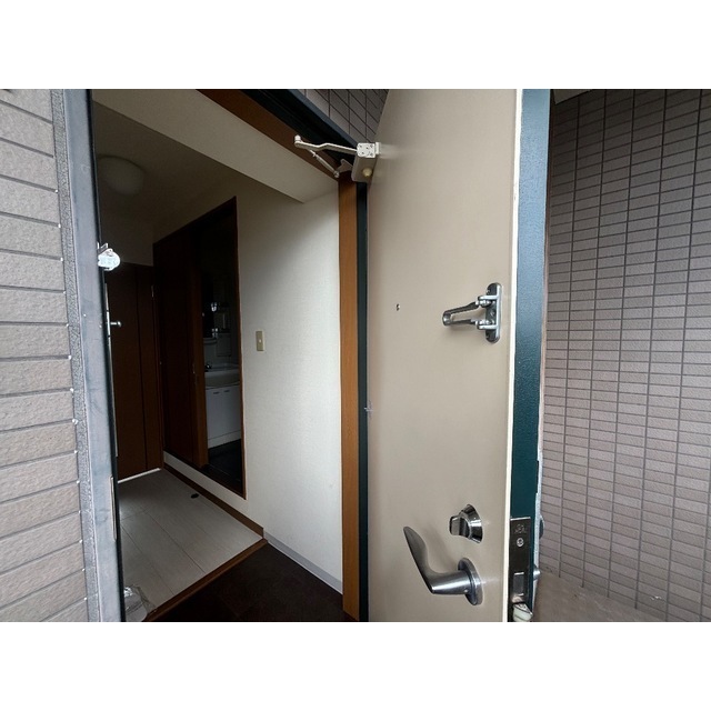 シャトール田口金沢八景 玄関