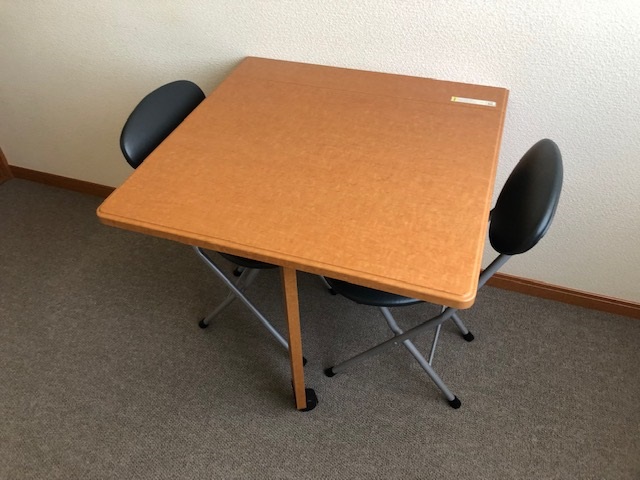 レオパレス花菜207号室 テーブル＆椅子