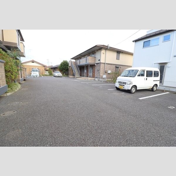 カトルセゾン　B 駐車場