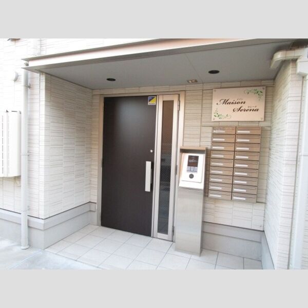 Maison Serena(メゾンセレーナ)　 オートロック付きエントランス