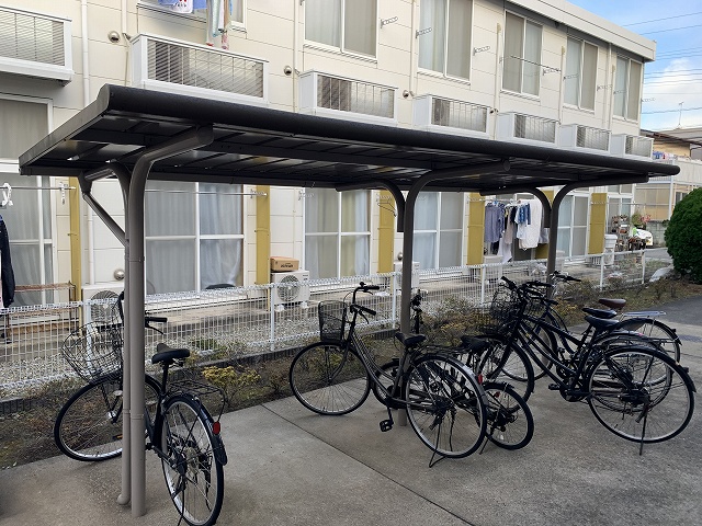 レオパレスシャルマンＥＬＬＥ104号室 駐輪場