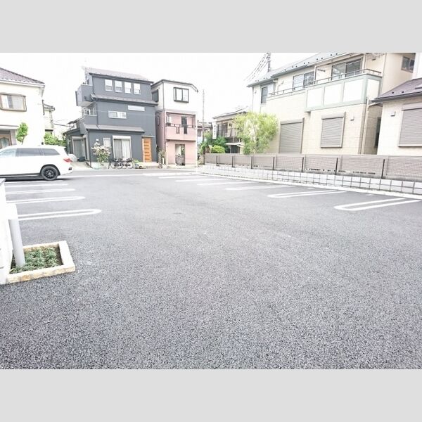 Lupinus Garden 駐車場