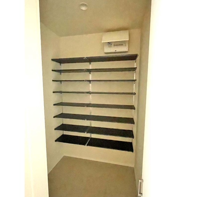 サニーハウス 大型シューズクローク　靴以外もたっぷり収納できます