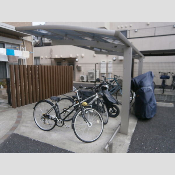 ポワール稲城 屋根付き駐輪場