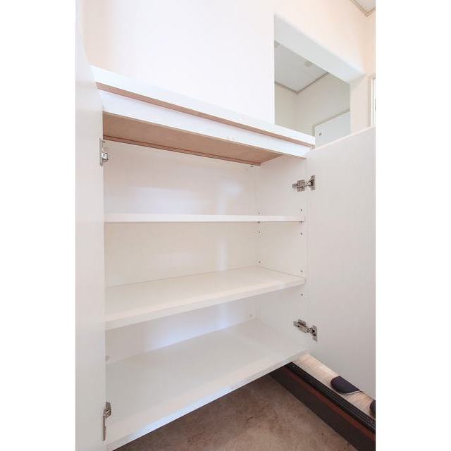 メゾンリヴィエール301号室 シューズボックス