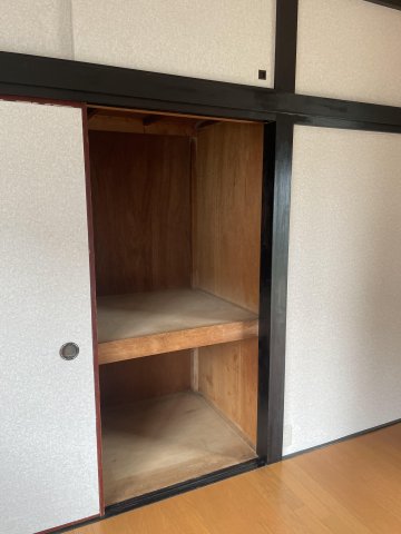 高石戸建 収納も各部屋に豊富にあります