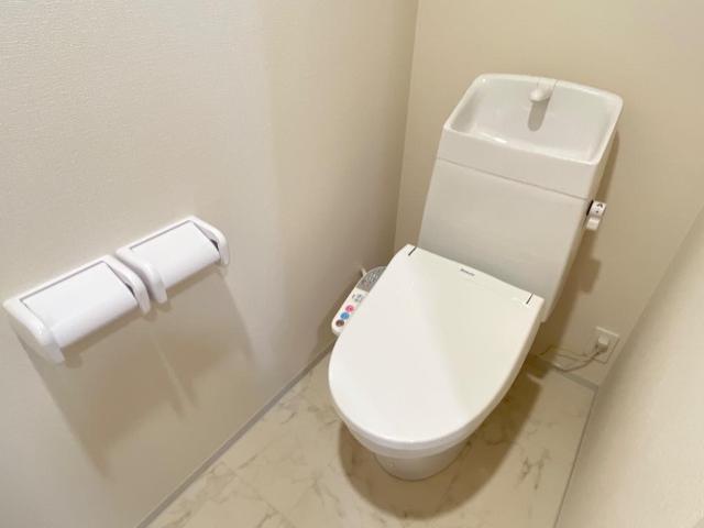 アドニス102号室 シャワー付トイレ（イメージ）