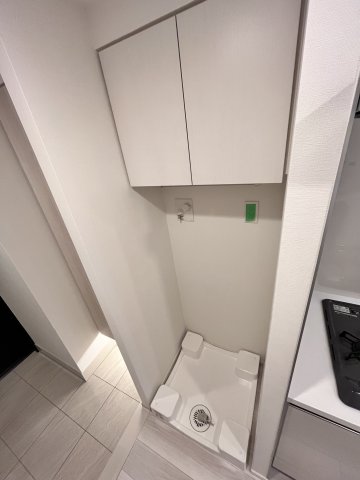 びゅうリエット横浜東神奈川701号室 室内洗濯機置場　※別号室の参考写真です(現況優先・仕様違いの場合あり)