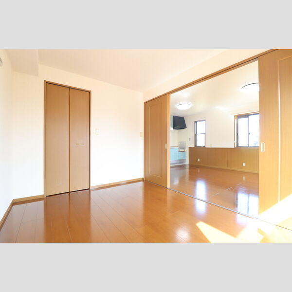 プランドール101号室 洋室6帖からLDK