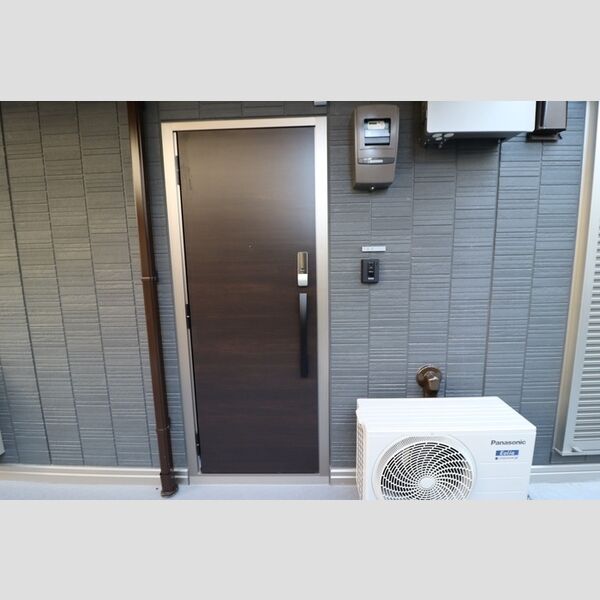 セレスティア白鳥109号室 玄関