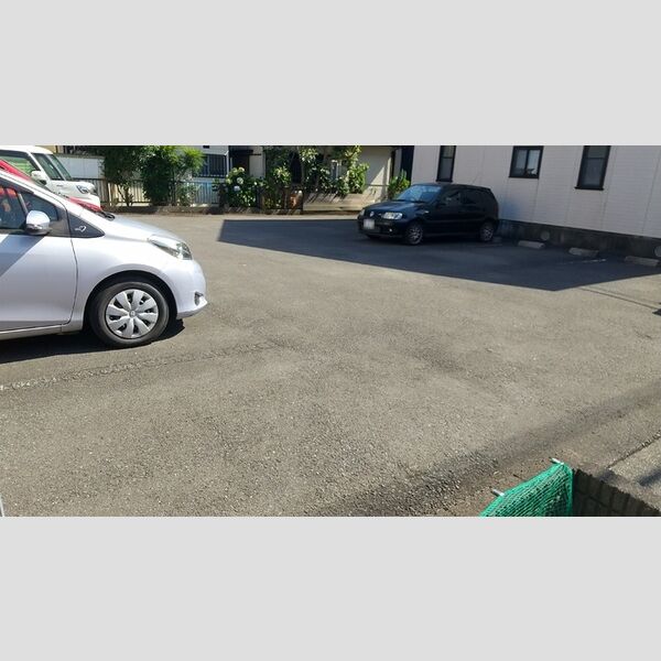 アムール 駐車場