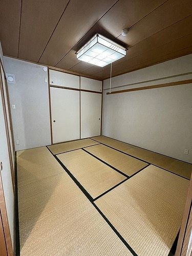 ベルシャトゥ東浦和 和室　清掃前