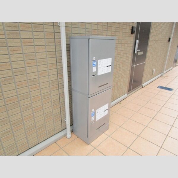 メゾン・ド・サンセール10番館・11番館　11番館 宅配ボックス