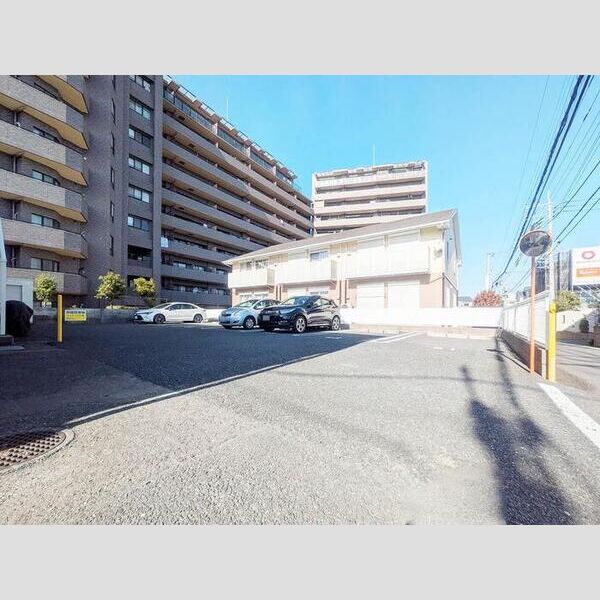 シャトル藤 駐車場