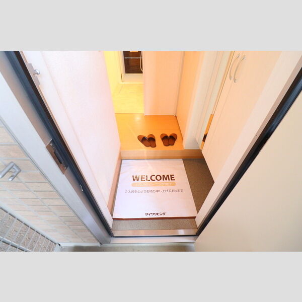 アヴェニール新川崎103号室 玄関