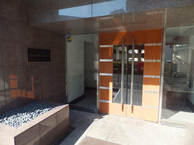 クローバー六本木 エントランス