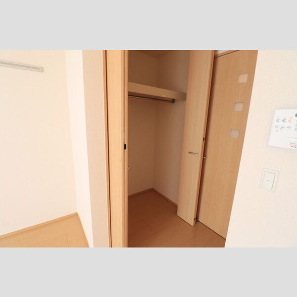 三花土202号室 クローゼット