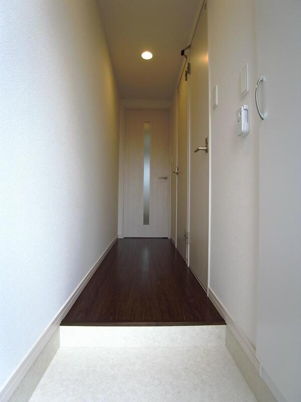 リブリ・コンソラトゥール1階 玄関