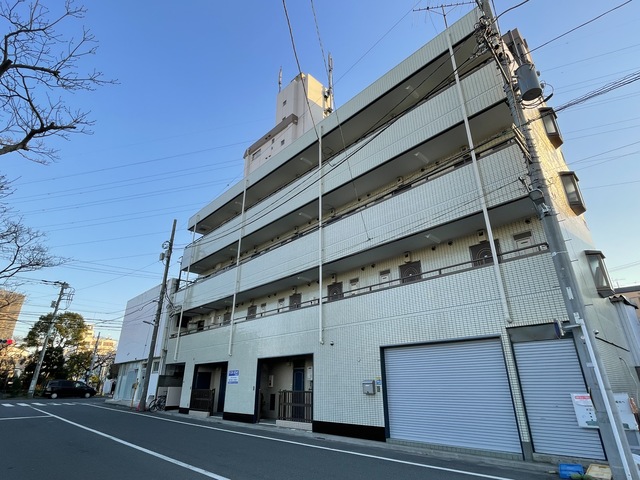 ロイヤルシティ船堀0402号室 2021年11月外装工事済み。共用廊下LEDライトに変更。