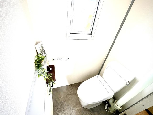 くずは台団地7号棟303号室 温水洗浄便座付きの新品トイレです^^