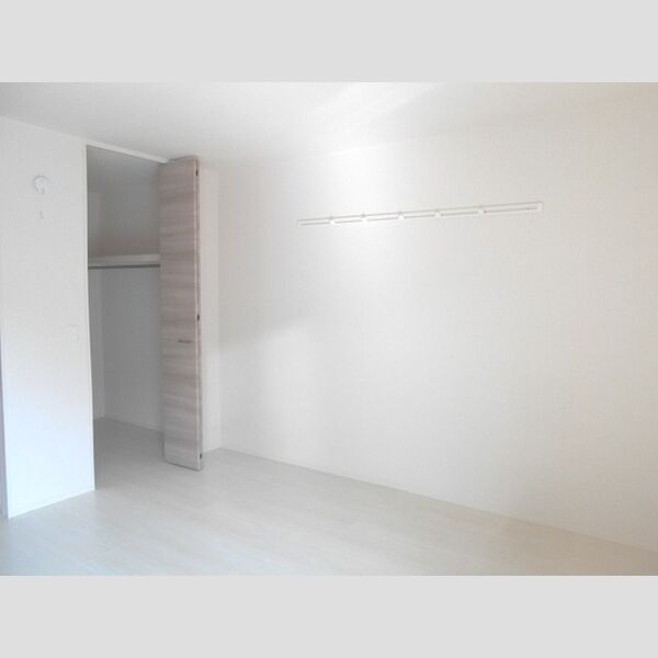 レセンテ西浦和202号室 洋室6帖