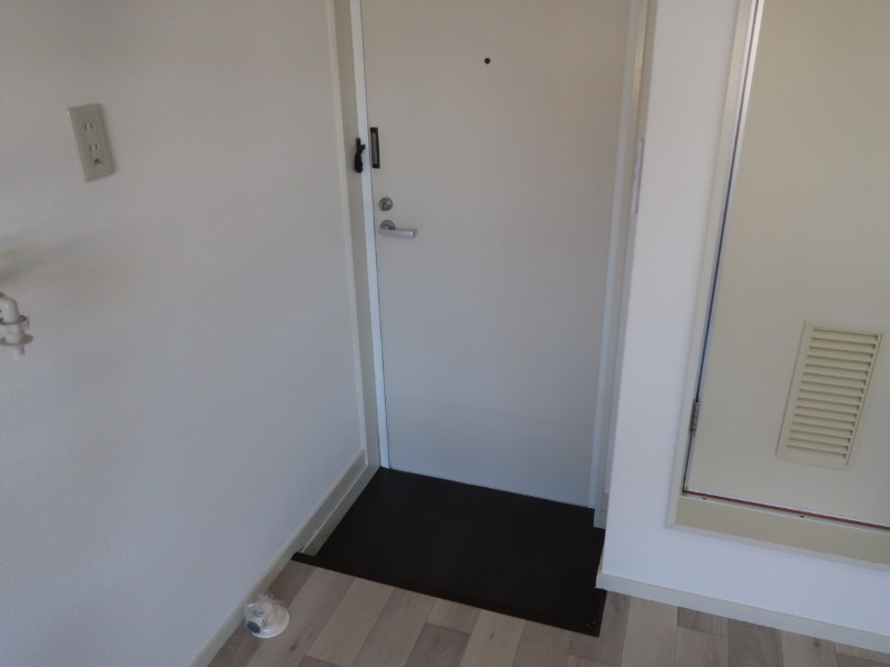 ハイムリバーA棟B棟2階 玄関