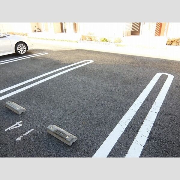 ラフォレスト 駐車場