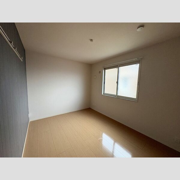 ベルデュール参番館202号室 北側洋室