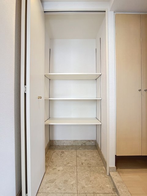 サンスタレ浅草 玄関
