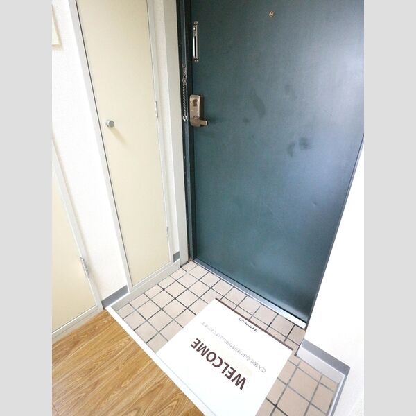 メゾン・ド・オヤマ 玄関