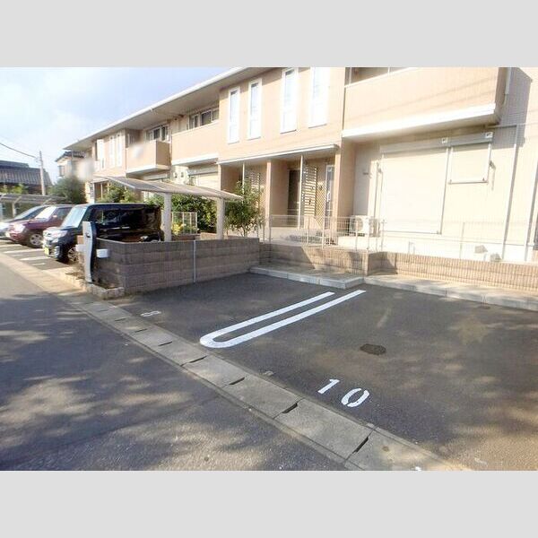 フェリエ 駐車場