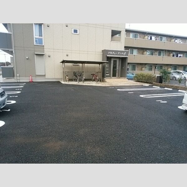 ドルチェ・アンナC103号室 駐車場