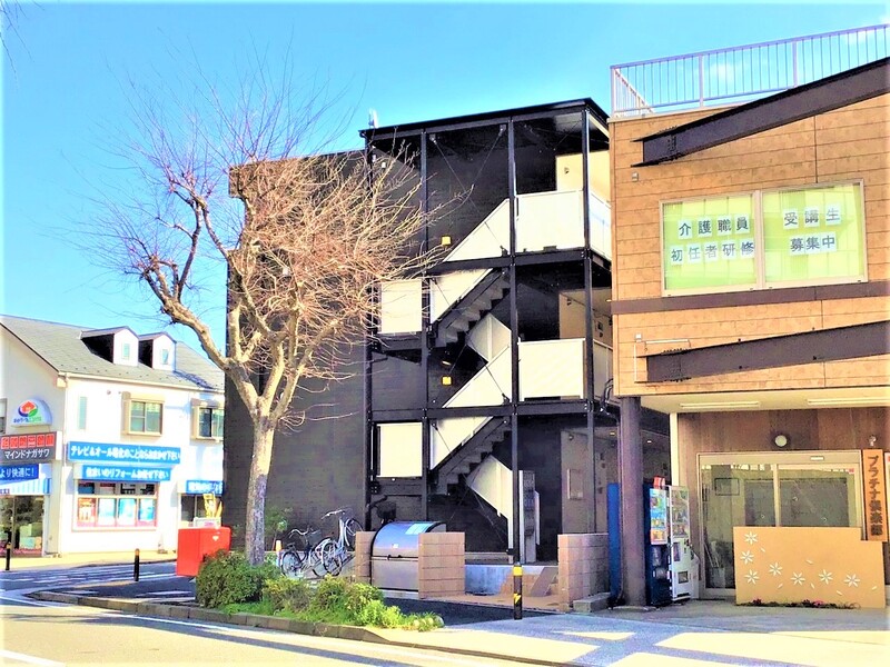 リブリ・エ・トワ3階 外観