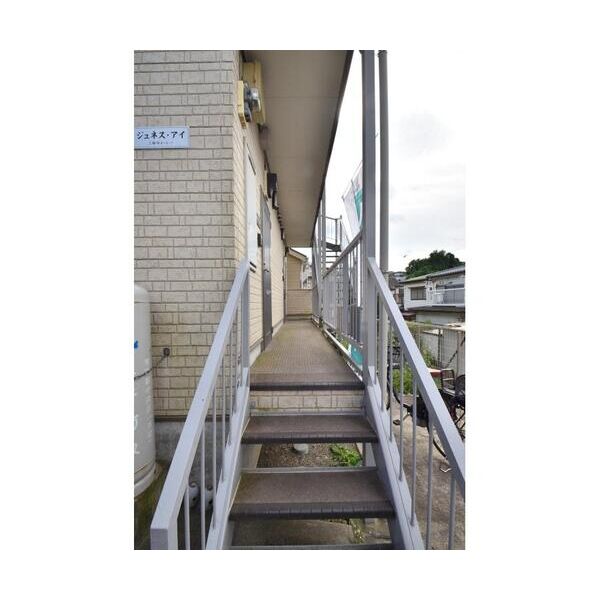 ジュネス・アイ エントランス