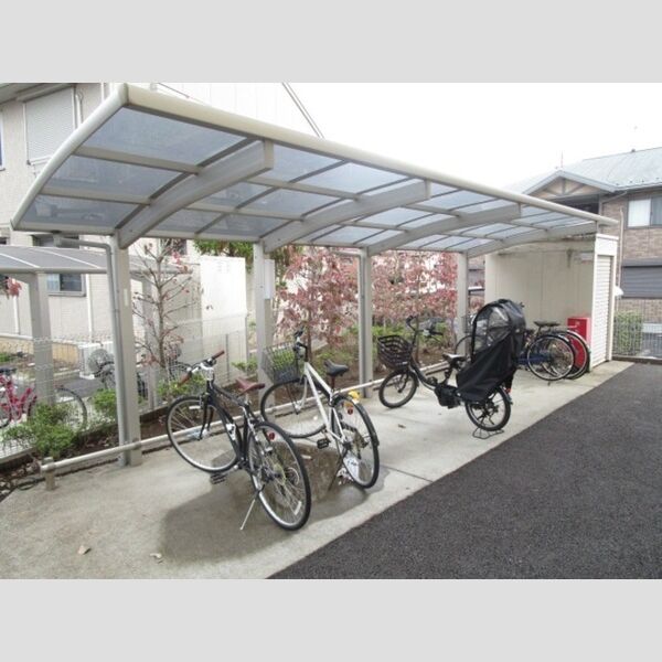 プロスペリティ 駐輪場
