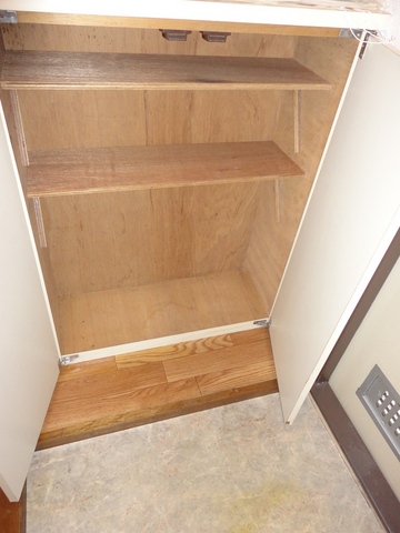 ダイヤ板橋コーポ0101号室 下駄箱