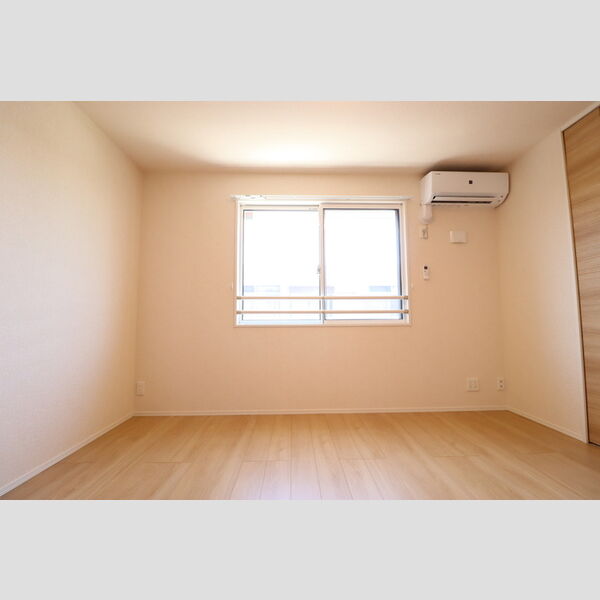 リビングタウン春日201号室 洋室