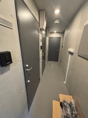 ホワイトセラス303号室 エントランス