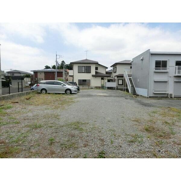 エステートピア八幡I105号室 駐車場