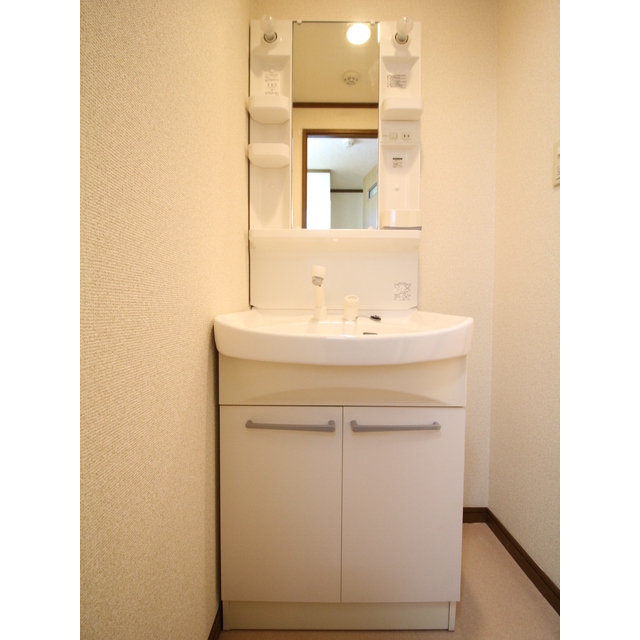 アンプルール フェール リリエンハイムⅡ302号室 内観