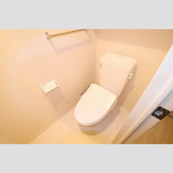 アベニール102号室 トイレ　温水洗浄暖房便座