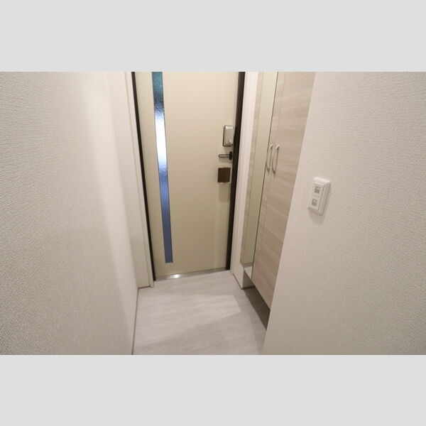 D-sereno緑町203号室 玄関