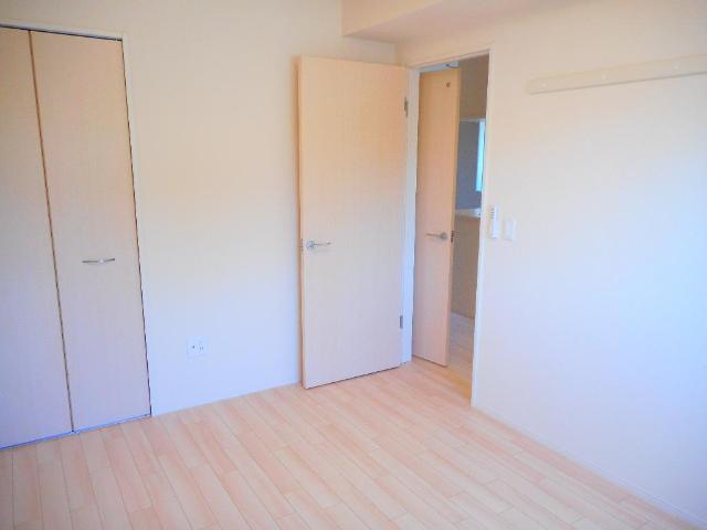 オーヴィラージュ201号室 洋室